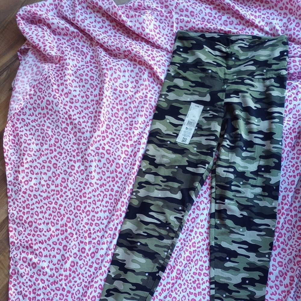 NOBO Green and Black Camouflage Leggings